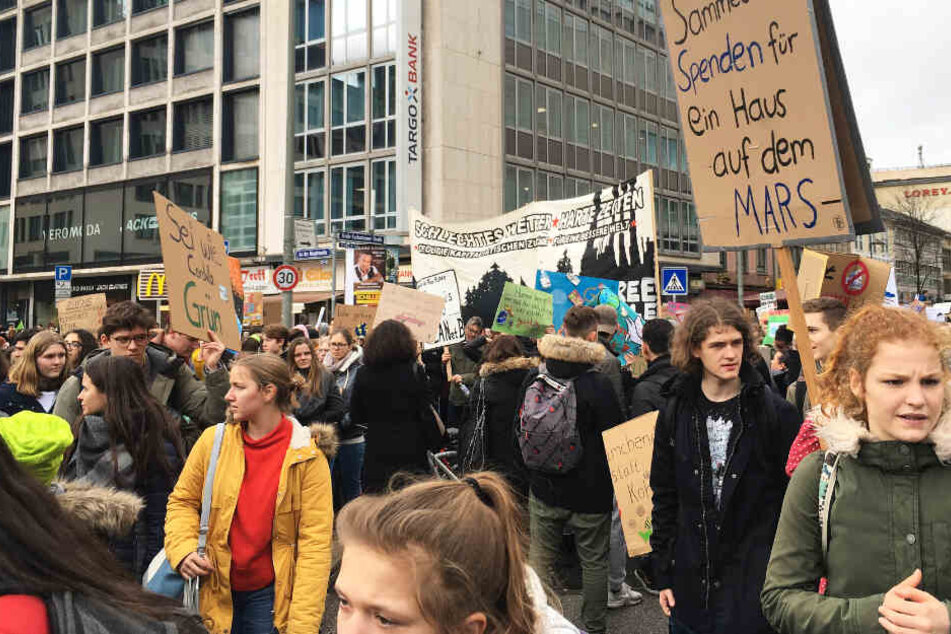 Der Protestzug erreichte gegen 14 Uhr die Hauptwache in Frankfurt