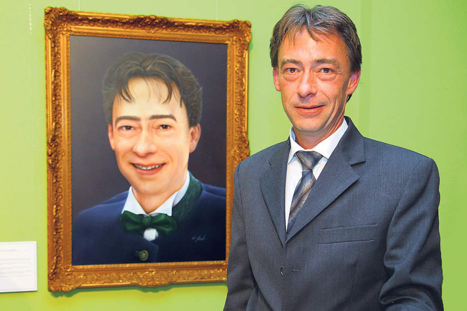Gut getroffen: Nur Krawatte und Stirnhaar weichen bei Prinz Daniel (41) vom Porträt ab.