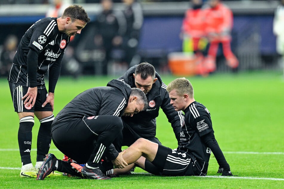 Das sah nicht gut aus: In der zweiten Halbzeit verletzte sich Jonathan Burkardt am linken Bein und musste ausgewechselt werden.