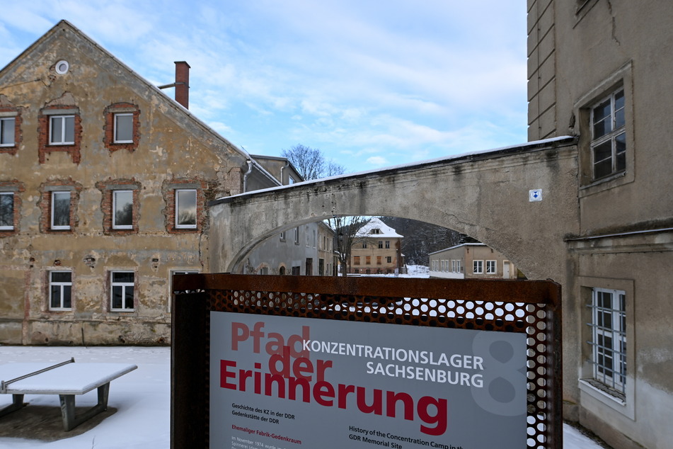 Die Stadt Frankenberg (Mittelsachsen) ist derzeit dabei, eine Gedenkstätte in dem ehemaligen KZ zu errichten.