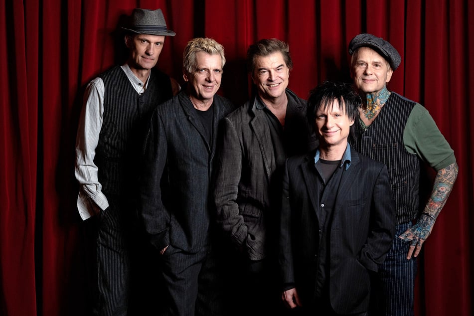 Seit 1982 stehen die "Toten Hosen" gemeinsam auf der Bühne (v.l.n.r.): Michael Breitkopf (62), Andreas Meurer (63), Campino (63), Vom Ritchie (61) und Andreas von Holst (61).