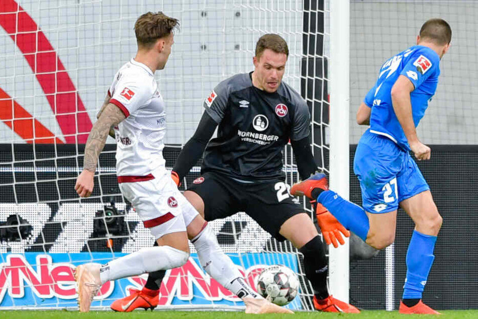 Traumtor gegen Nürnberg: Per Hacke trifft Andrej Kramaric zum 2:1-Siegtreffer für die TSG.