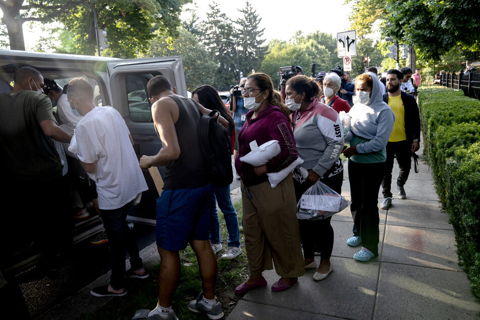 Allein in Washington kamen Berichten zufolge bereits mehr als 9000 Migranten in Bussen an.