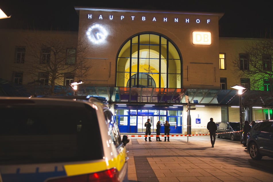In der Nacht wurden im Bereich des Geraer Hauptbahnhofs zwei Männer verletzt, einer von ihnen schwer.