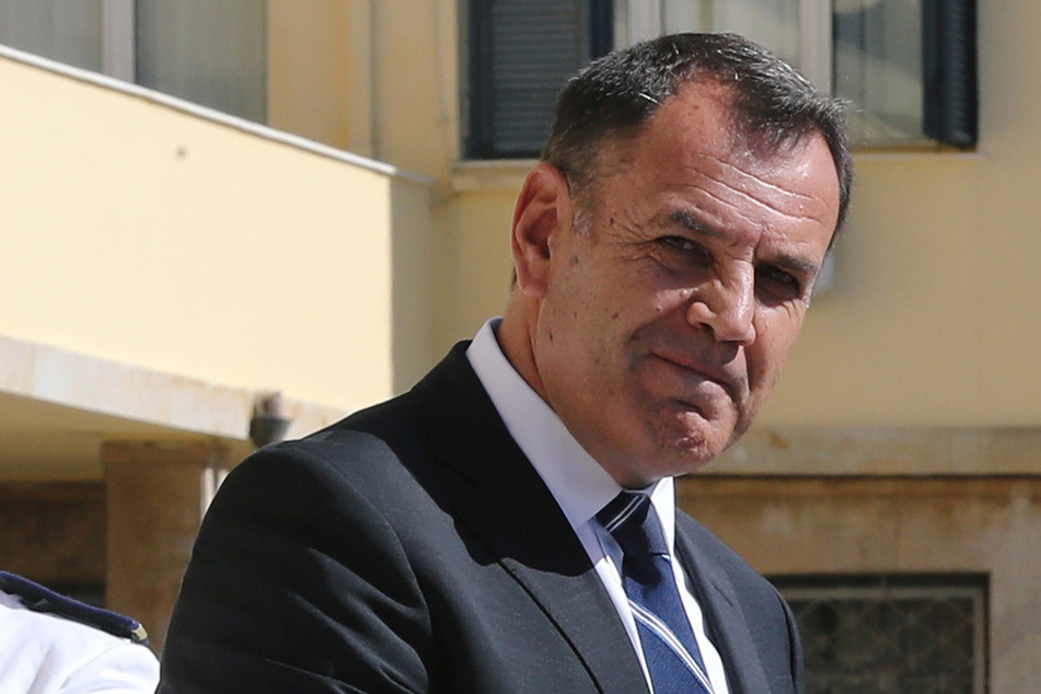 Der griechische Verteidigungsminister Nikos Panagiotopoulos erklärte, dass die Nato über die Lage bereits informiert sei.
