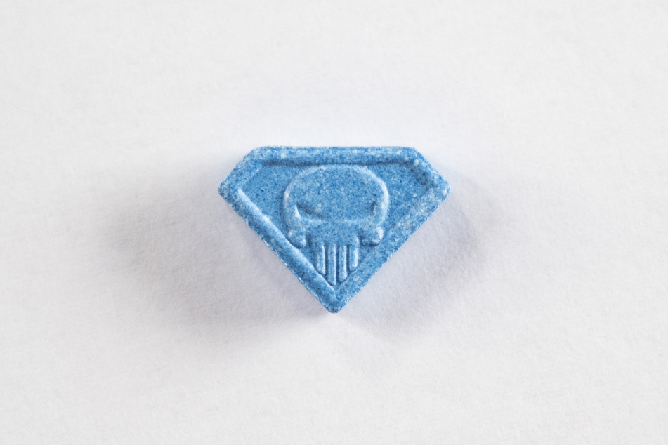 Das Logo der Ecstasy-Variante "Blue Punisher" ist an den Marvel-Charakter "The Punisher" ("Der Bestrafer") angelehnt.
