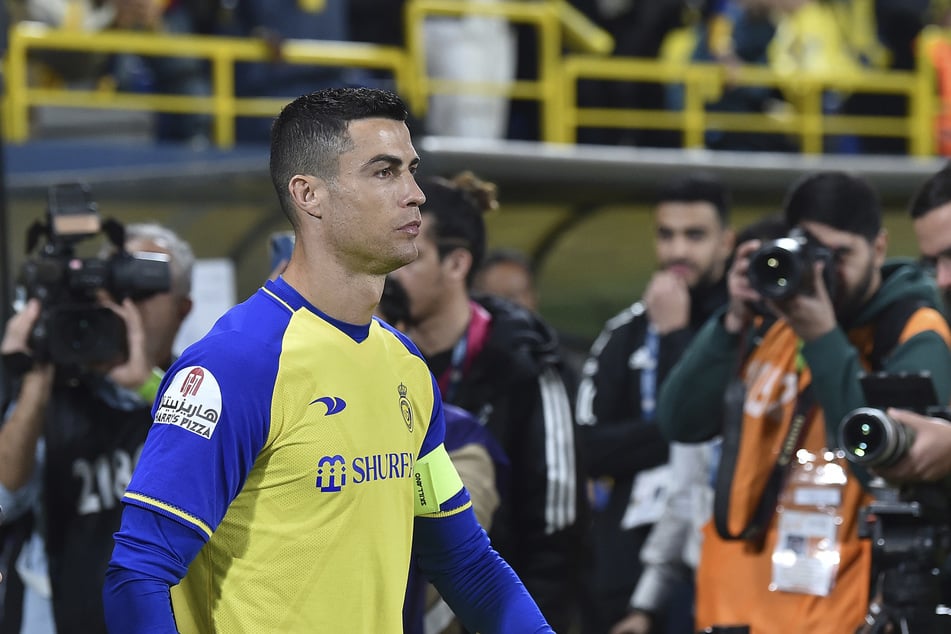 Freude sieht anders aus: Für Cristiano Ronaldo (37) waren finanzielle Gründe beim Wechsel nach Saudi-Arabien ausschlaggebend.