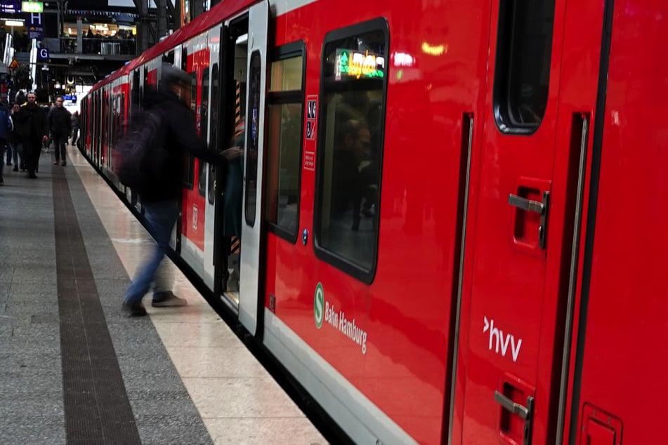Ein 23-Jähriger wurde beim Schwarzfahren in Hamburg erwischt. (Symbolbild)