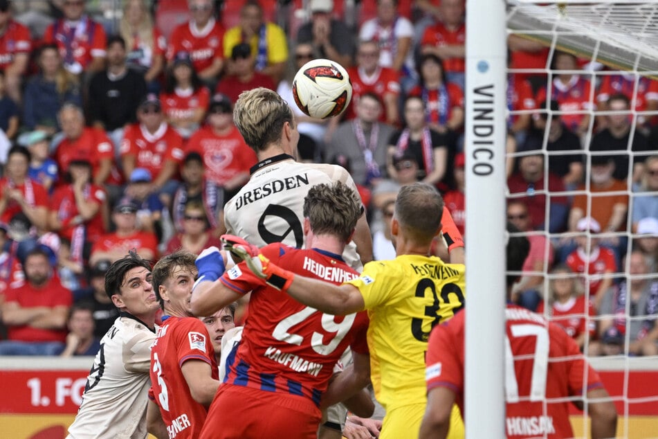 Der einzige Saisontreffer bisher gelang Vincent Vermeij (am Ball) in Heidenheim. Da köpfte er zum zwischenzeitlichen 1:0 ein.
