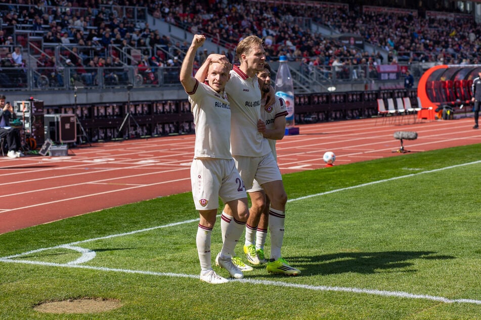 Die Protagonisten des Führungstreffers: Tony Menzel (l.), schickte Vincent Vermeij (M.), der passte in die Mitte, wo Ben Bobzien lauerte. Der Nürnberger Henri Koudossou (nicht im Bild) kam ihm zuvor und traf ins eigene Tor.