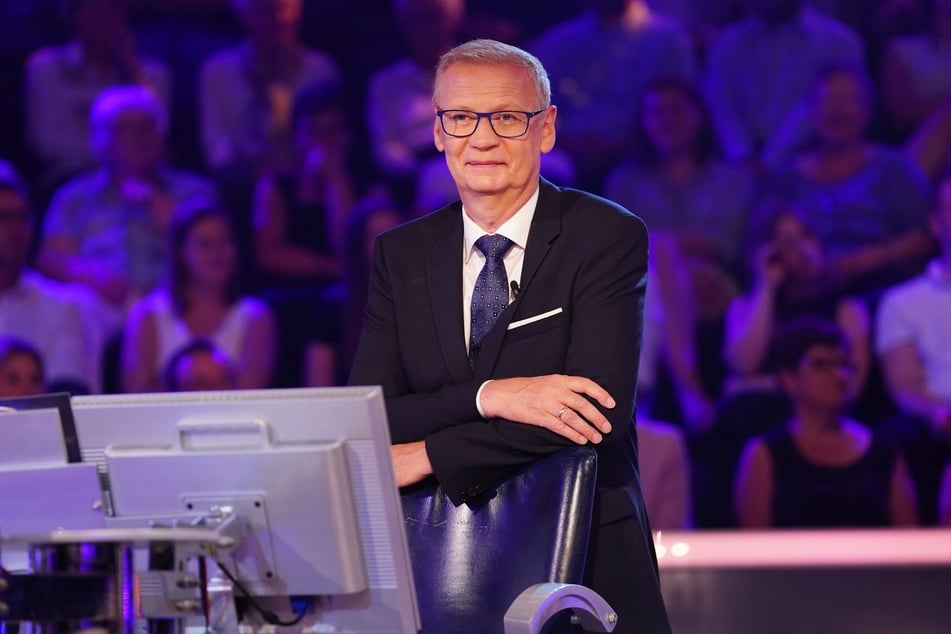 Moderator Günther Jauch (69) begrüßt in der Sonderausgabe der Quizshow vier Prominente.