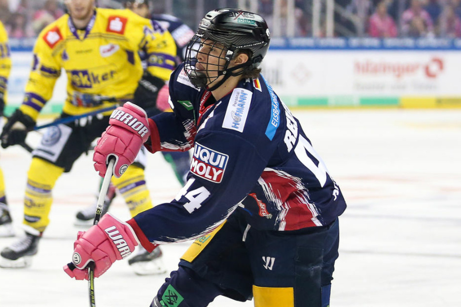 Lukas Reichel (18) im Spiel gegen die Krefeld Pinguine. Der Jungprofi der Eisbären Berlin machte sich in der vergangenen DEL-Saison einen Namen.