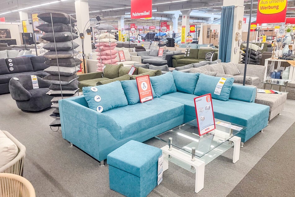 Bei ROLLER in Heidenau gibt's am Sonntag (30.11.) unter anderem 20 Prozent Rabatt auf Möbel.