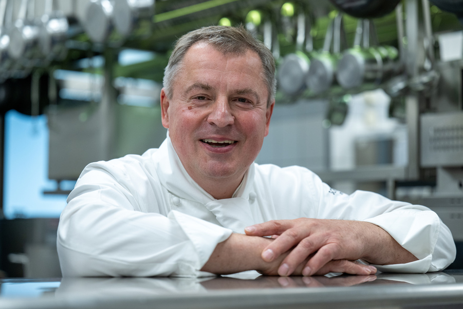 "Stadtpfeiffer"-Koch Detlef Schlegel (60) in der Küche seines Sterne-Restaurants.