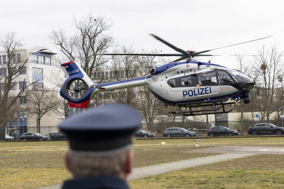 Im Dezember 2025 landete der erste von drei neuen Airbus-Helikoptern in Dresden. Bislang ist es der einzige H145, auf den die Hubschrauberstaffel zurückgreifen kann. (Archivbild)