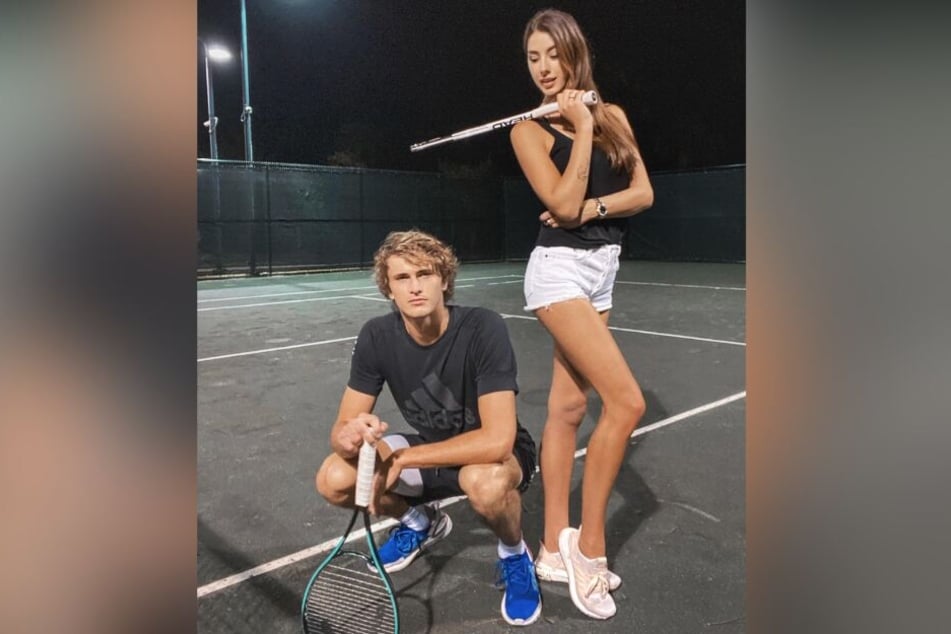 Die 26-Jährige unterstützt den Tennis-Profi wo sie nur kann.