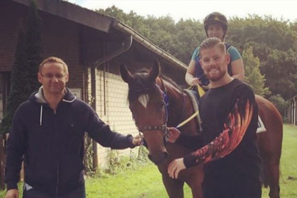 Rennpferd Julio gehört Timo Horn und Eckhard Sauren (l.).