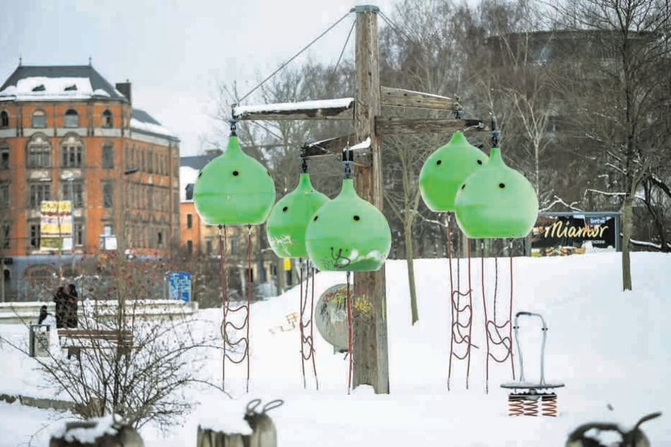 Spielplatzpaten sollen beschädigte Geräte künftig schnell ans Grünflächenamt melden.