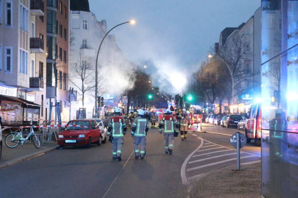 Ein Großfeuer brannte am Samstag in Neukölln.