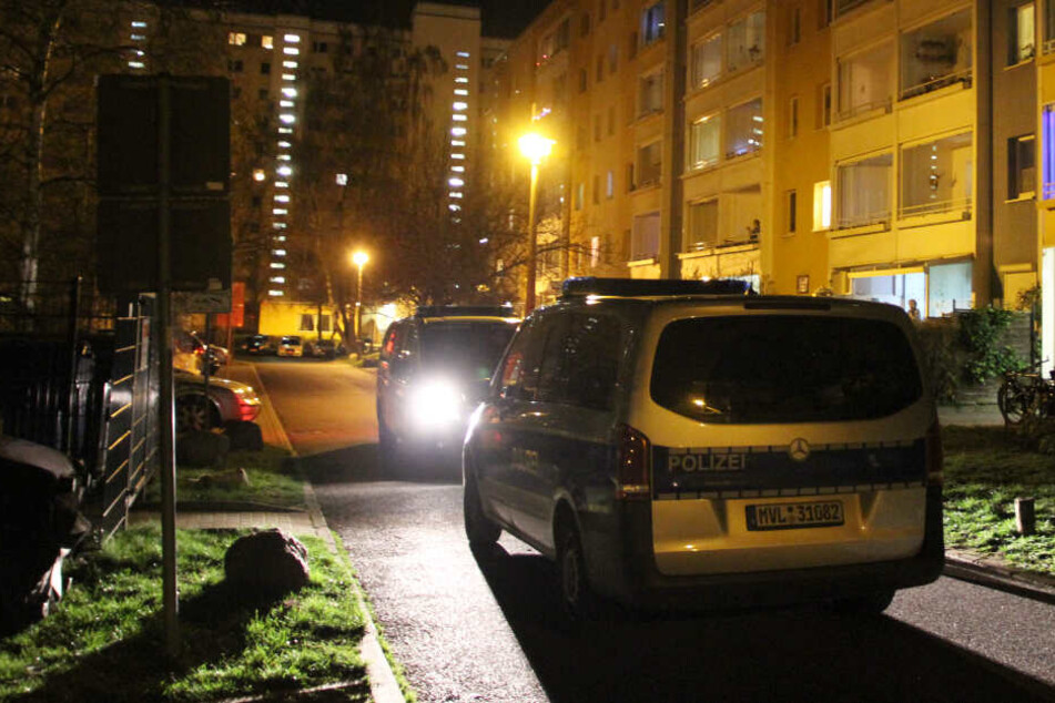 Die Polizei sicherte die Umgebung des Wohnhauses ab.