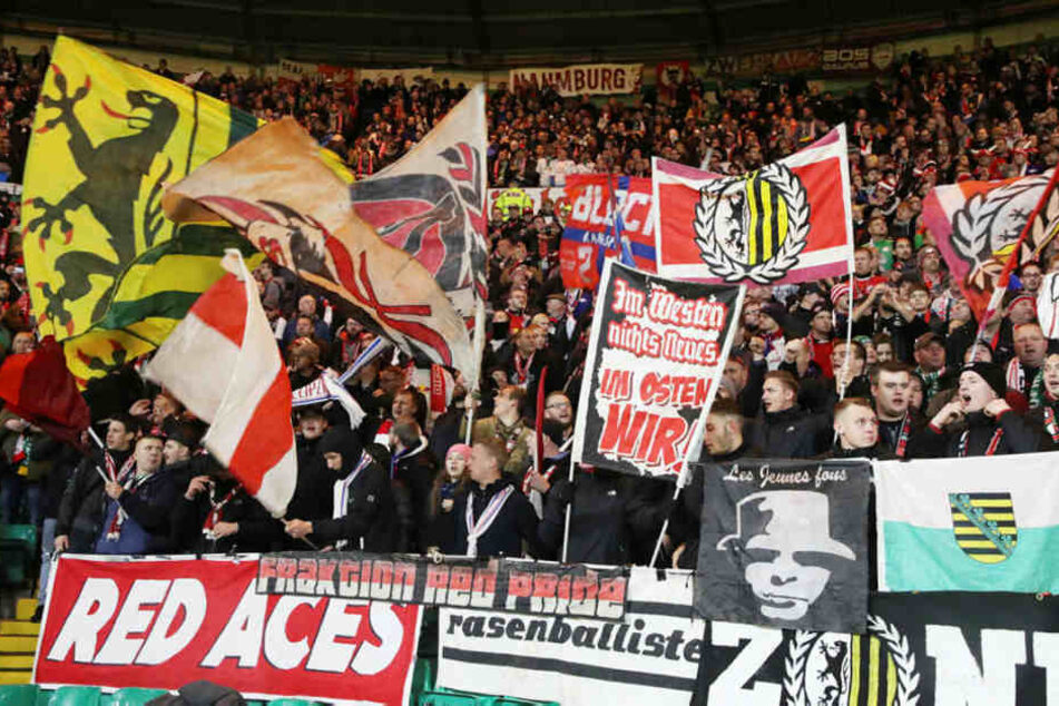 Knapp 2500 Leipziger Fans begleiteten ihre Mannschaft nach Schottland. Das ist vereinsintern neuer internationaler Rekord.