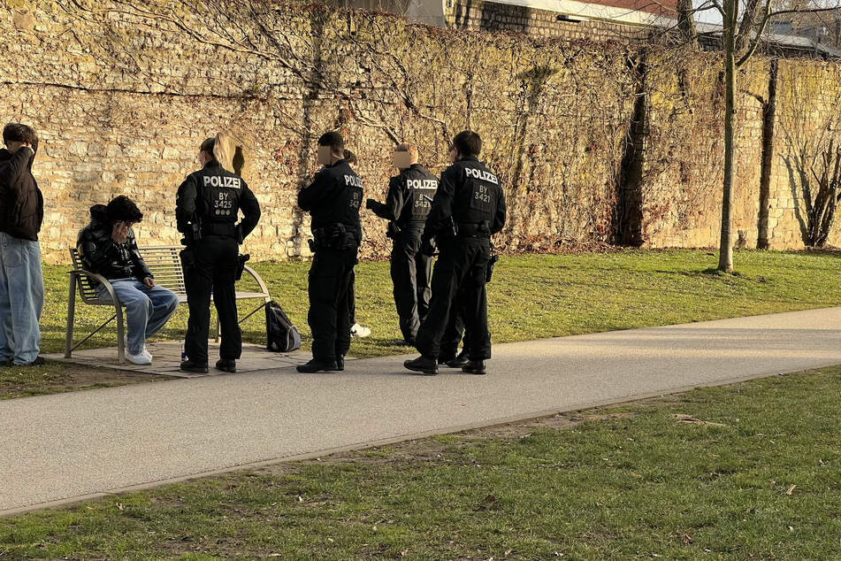 Die Polizei patrouillierte mit zahlreichen Beamten für Stunden durch den Theaterpark.