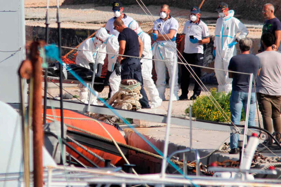 Laut Küstenwache sind Leichen von 12 Migranten, darunter ein Säugling, vor der Insel geborgen worden.