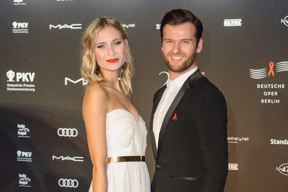 Carolin Niemczyk gemeinsam mit ihrem Bandkollegen, der ebenfalls ihr fester Freund ist, Daniel Grunenberg.