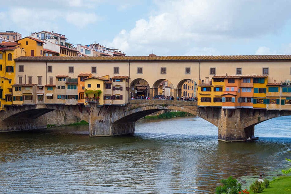 Auf der Ponte Vecchio wollte sich das Paar unerlaubterweise verewigen.