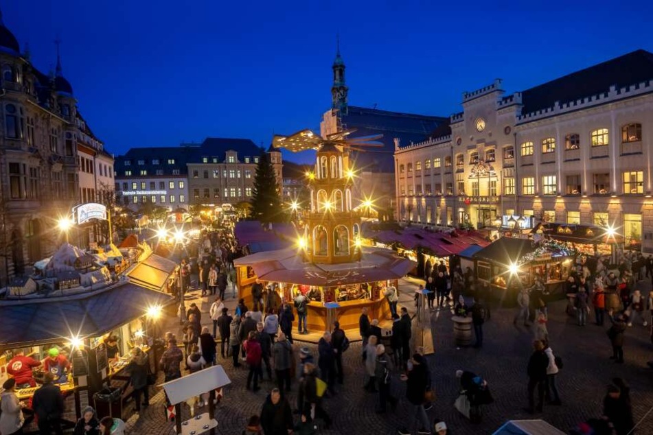Am Dienstag wurde in Zwickau der Weihnachtsmarkt eröffnet.