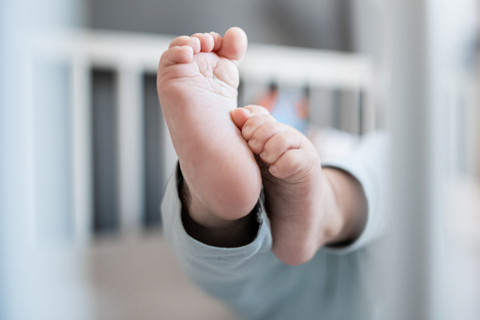 Mund und Nase zugehalten, Baby stirbt durch Hirntod: Prozess gegen Vater beginnt