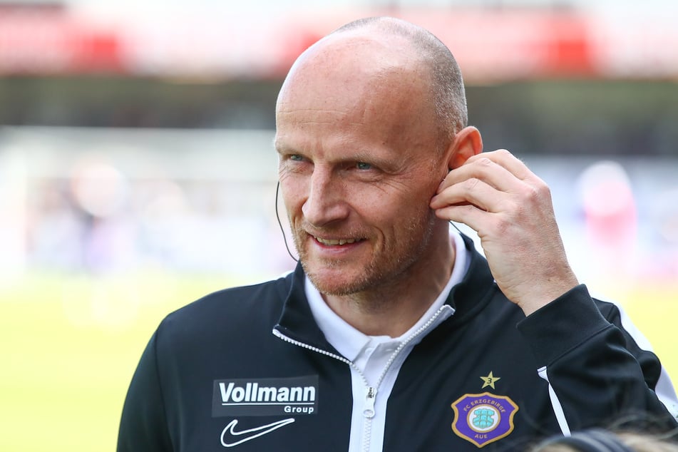Aue-Sportchef Matthias Heidrich (47) will endlich einen Strich unter den Klassenerhalt machen.