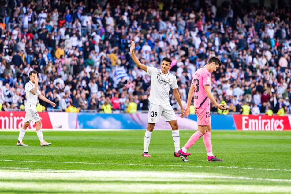 Real Madrids Álvaro Rodríguez (19) könnte möglicherweise die Lücke schließen, die Xavi hinterlassen würde.
