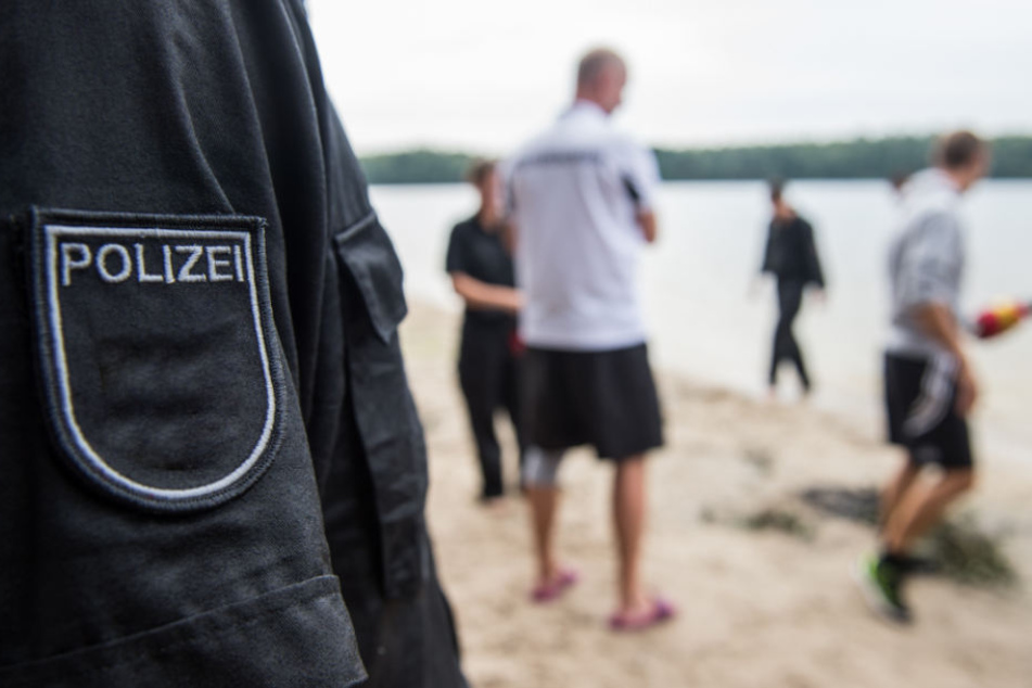 Die streitenden Frauen wurden von anderen Strandbesuchern getrennt (Symbolfoto).