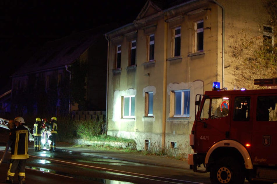 Der Dachstuhl brannte vollständig ab. Eine Schadenssumme ist noch nicht bekannt. Die Kriminalpolizei hat die Ermittlungen aufgenommen, so ein Polizeisprecher am Donnerstagmorgen.