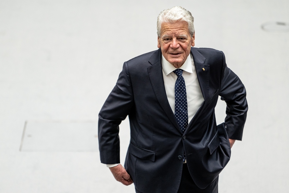 Alt-Bundespräsident Joachim Gauck (83) fordert ein klares Signal der demokratischen Parteien, sollte die AfD bei einer der Landtagswahlen im kommenden Jahr stärkste Kraft sein.