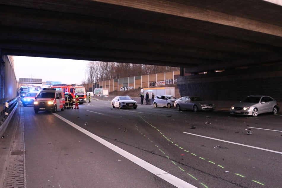 Insgesamt waren zehn Autos an der Massenkarambolage auf der A3 bei Köln beteiligt.