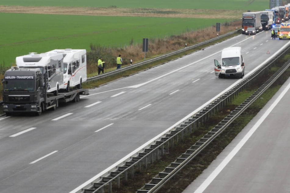 Auf der A14 kam es am Montagnachmittag zu einem Unfall. Dabei war ein Transporter mit einem Laster kollidiert.