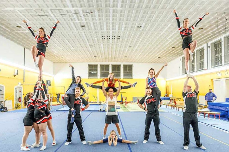 Cheerleader und Turner wollen für den Erhalt ihrer Halle kämpfen. Die Garde soll den Verantwortlichen zeigen, wie wichtig der Sportstützpunkt ist.