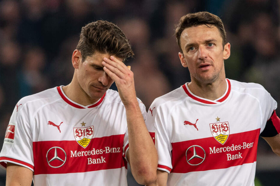 Christian Gentner (rechts im Bild) ist der Kapitän des VfB Stuttgart und startete seit längerer Zeit wieder von Anfang an bei der 0:3-Niederlage in Frankfurt.