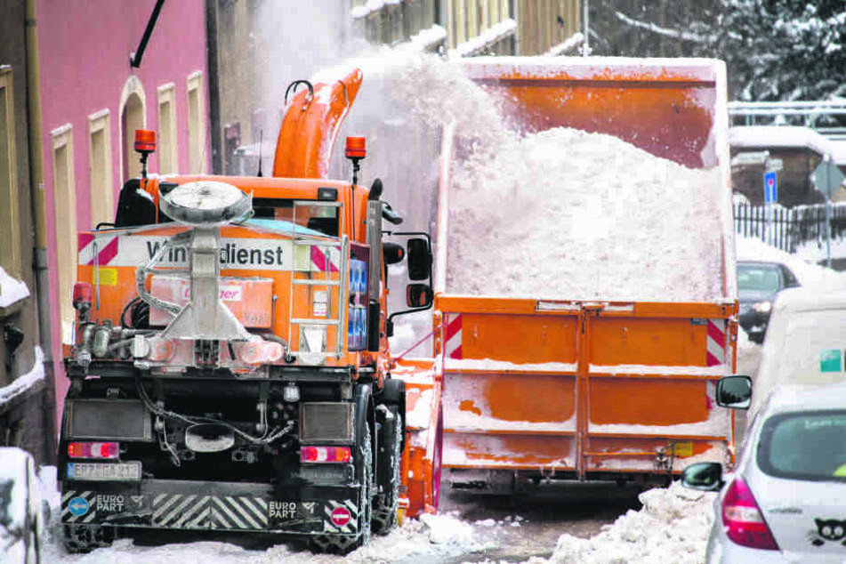 Vergangenen Winter kämpfte Annaberg-Buchholz mit Schneemassen. Dieses Jahr werden noch helfende Hände für den städtischen Winterdienst gesucht.