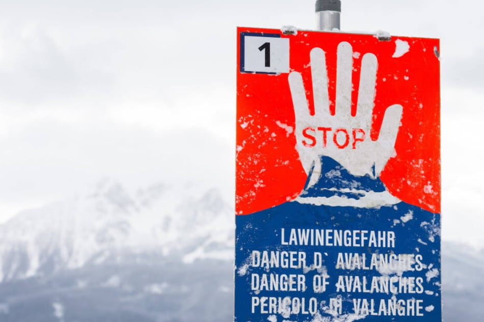 Bei einem Lawinen-Unglück kamen am Samstag eine Frau und ein Kind ums Leben. (Archiv)