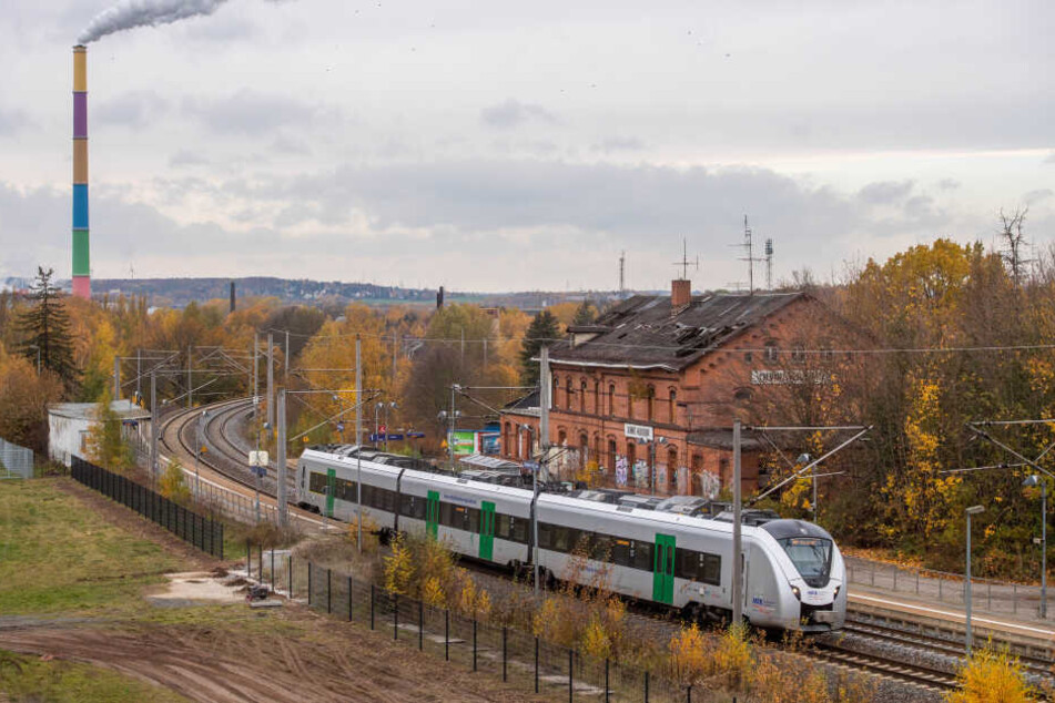 Zwischen den Gleisen und dem Gelände vom Schauplatz Eisenbahn gibt es einen neuen Zaun.