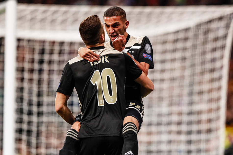 Erzielten beide jeweils ein Tor: Ajax-Offensivspieler Hakim Ziyech (r.) und Dusan Tadic (l.) hatten viel Grund zum Jubeln im Santiago Bernabeu.