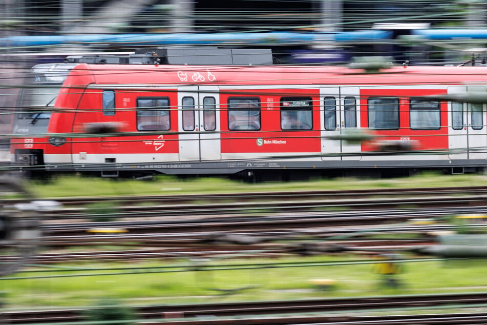 Die Deutsche Bahn kümmert sich am nächsten Wochenende um die Instandhaltung der zentralen Münchner S-Bahn-Strecke. (Symbolbild)