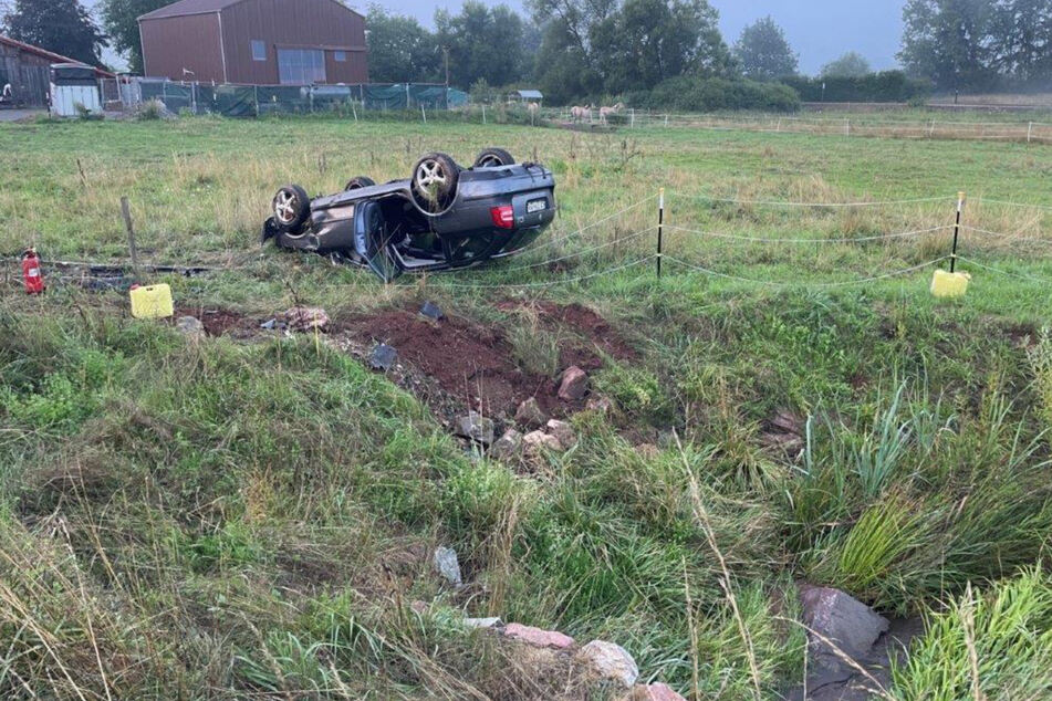 Am Samstagmorgen kam es in Katzweiler (Landkreis Kaiserslautern) zu einem heftigen Verkehrsunfall. Beide Insassen wurden dabei verletzt.