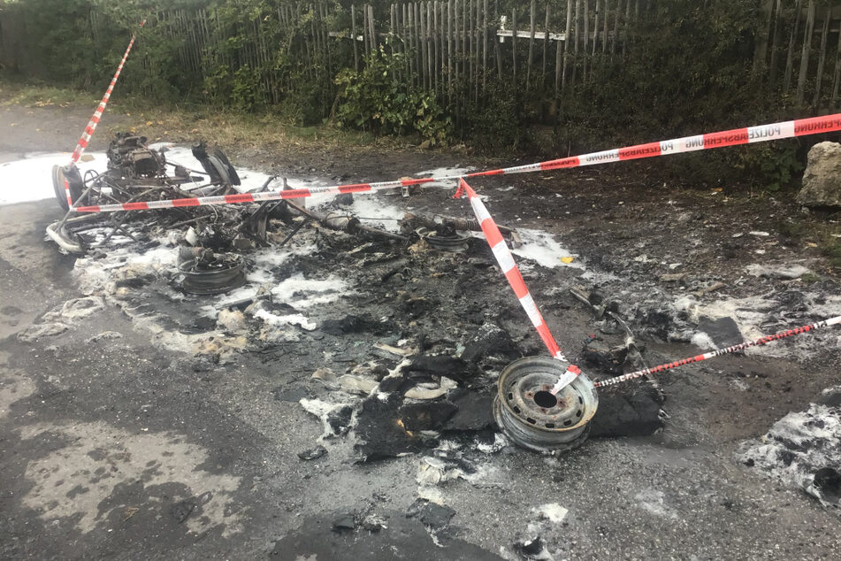 Voriges Jahr ging das Auto von Stadtrat Max Aschenbach (35, PARTEI) in Flammen auf.