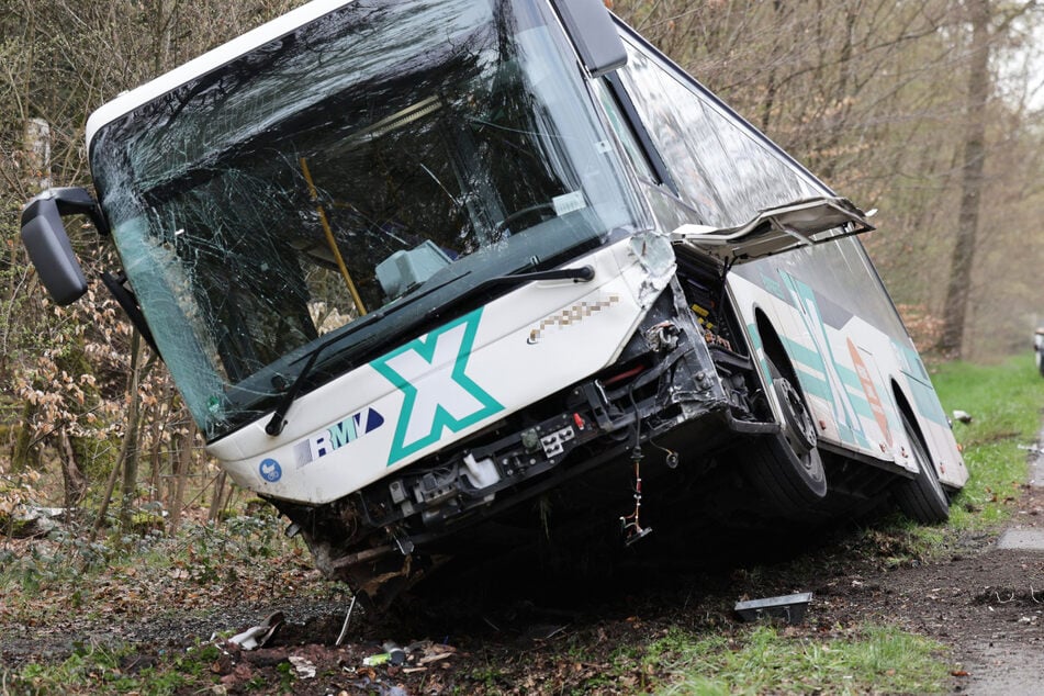 Für eine Insassin des Busses kam jegliche Hilfe der Retter zu spät.