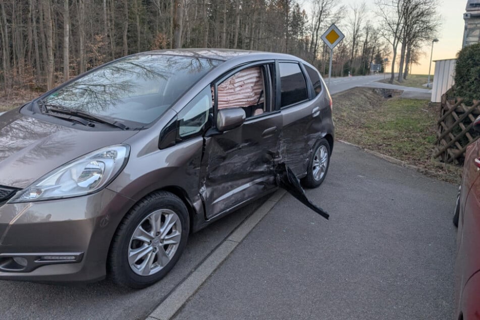 Beide Autos mussten abgeschleppt werden.