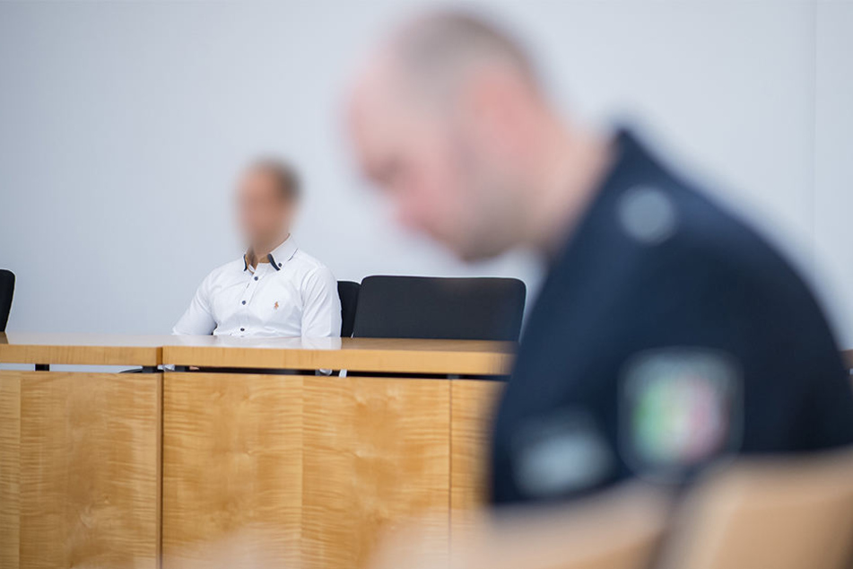 Der Kläger Jan S. sitzt vor dem Oberverwaltungsgericht für das Land NRW in Münster.